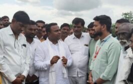टाकळी गावातील पूरग्रस्तांची आमदार जितेश अंतापूरकर यांनी केली पाहणी तात्काळ मदतीसाठी शासनाला आव्हान.